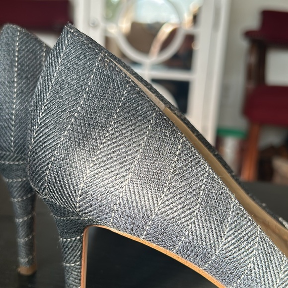 Ann Taylor Bow Heels - Picture 7 of 9